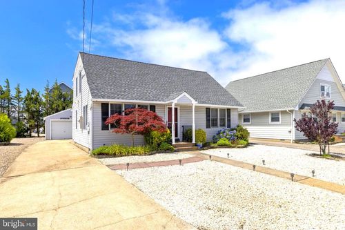 272 N 2nd St, Surf City, NJ, 08008-4915 | Card Image