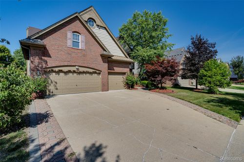 17021 Algonquin Dr, Northville, MI, 48168-6801 | Card Image