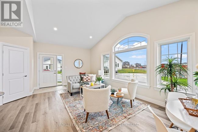 43 Carly Place, Townhouse with 2 bedrooms, 1 bathrooms and 1 parking in Loyalist (Amherstview) ON | Image 8
