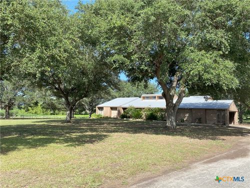 2082 Fm 318, Hallettsville, TX, 77964-4905 | Card Image