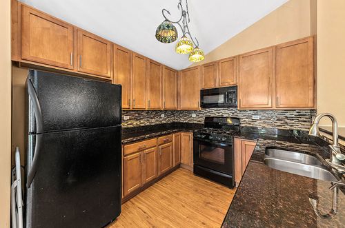 633-633 Conservatory Ln, Aurora, IL, 60502-8934 | Card Image