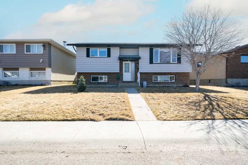 25 Seven Persons Cres Sw, Medicine Hat, AB, T1B2A6 | Card Image