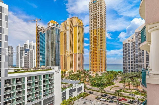 APT-606 - 17555 Atlantic Blvd, Condo with 2 bedrooms, 2 bathrooms and null parking in Sunny Isles Beach FL | Image 26