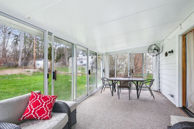 3 seasons room | Image 28
