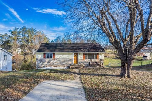 64 Sun St, Parkersburg, WV, 26101-7599 | Card Image