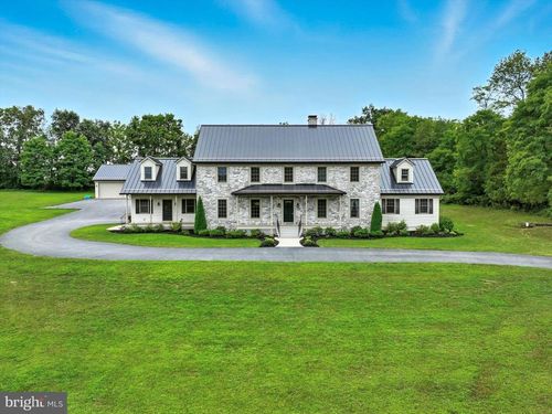 160 Vida Ln, Dover, PA, 17315-2084 | Card Image