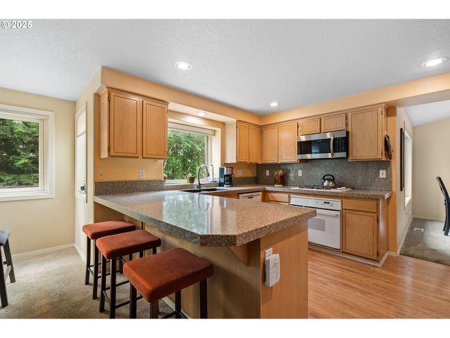 3010 Sw Phyllis Dr, House other with 4 bedrooms, 3 bathrooms and 3 parking in Gresham OR | Image 11
