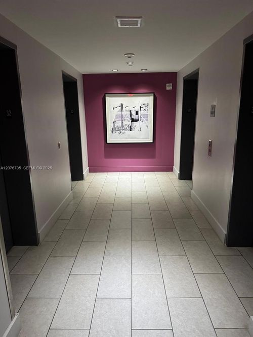3210-500 Brickell Ave, Miami, FL, 33131-2587 | Card Image