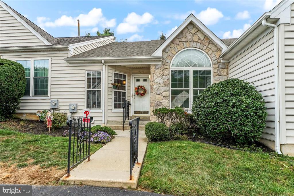 Chatham Cir, Upper Chichester, PA 19014