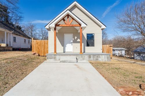 218 E 8th St, Chandler, OK, 74834-2804 | Card Image