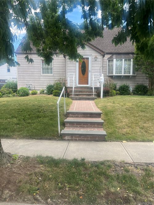 79 Soloff Blvd, Inwood, NY, 11096-1016 | Card Image