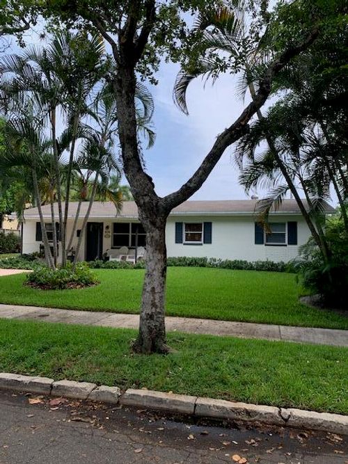 839 Upland Rd, West Palm Beach, FL, 33401-7853 | Card Image