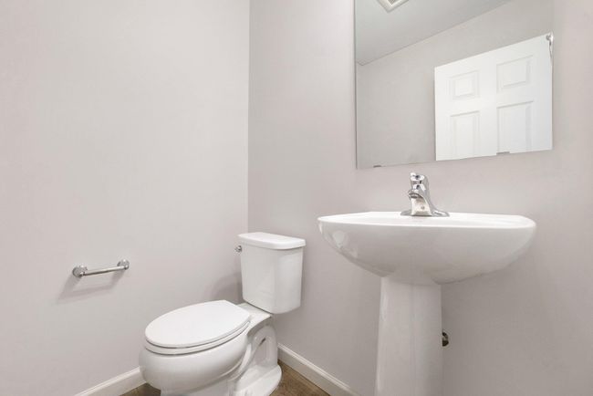 TBR028-i1880-Powder Room | Image 8