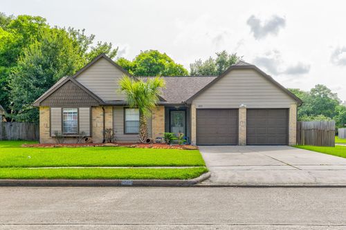 421 Indianmeadow Drive, League City, TX, 77573 | Card Image