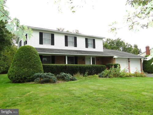 8 Clover Ln, Quakertown, PA, 18951-3920 | Card Image