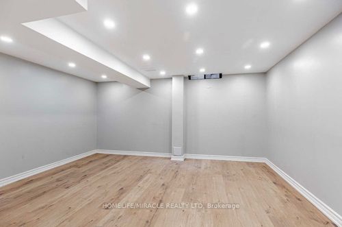 39 Wayford Cres, Scarborough, ON, M1B3E3 | Card Image