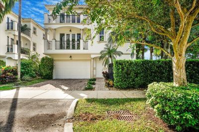 1600 Ne 9th Street, Townhouse with 3 bedrooms, 2 bathrooms and null parking in Fort Lauderdale FL | Image 1