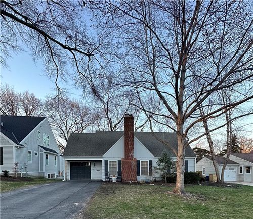 5206 W 70th St, Prairie Village, KS, 66208-2051 | Card Image