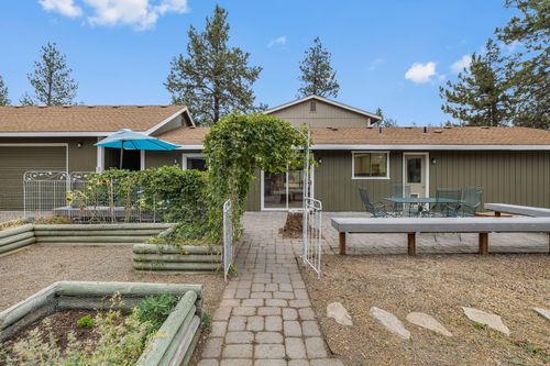 69222 Yellow Daisy Ln, Sisters, OR, 97759-9604 | Card Image