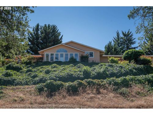 146 Aker Dr, Myrtle Creek, OR, 97457-9460 | Card Image