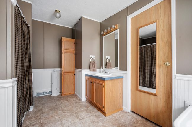 317 N Walnut St, House other with 4 bedrooms, 2 bathrooms and null parking in Mount Summit IN | Image 23
