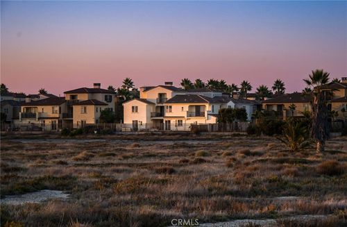 8438 Hibiscus Cir, Huntington Beach, CA, 92646-6800 | Card Image