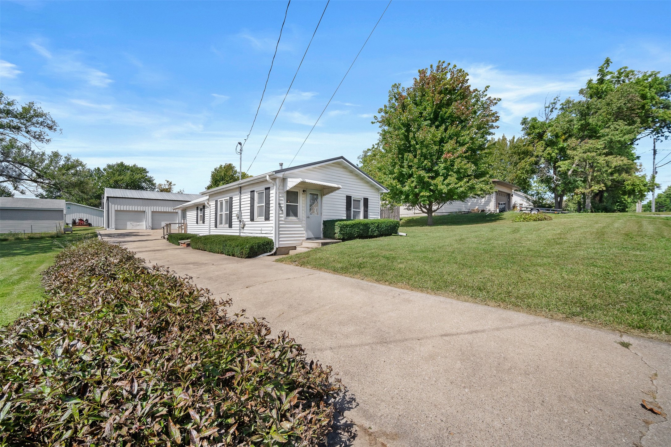8th St, Newton, IA 50208