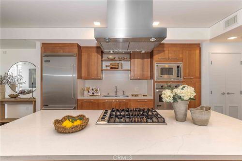 806-9 Macarthur Pl, Santa Ana, CA, 92707-6743 | Card Image