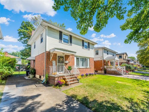 50 199th St, Fresh Meadows, NY, 11365-1324 | Card Image