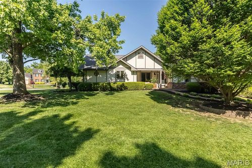 159 Spring Oaks Dr, Ballwin, MO, 63011-3879 | Card Image