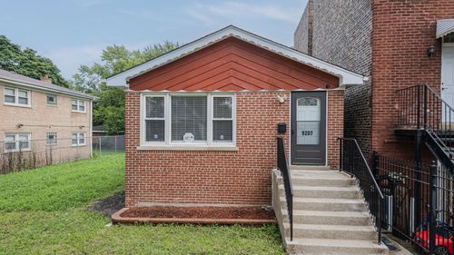 9207 Greenwood Ave, Chicago, IL, 60619-7836 | Card Image