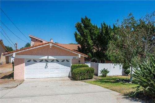 10516 Independence Ave, Chatsworth, CA, 91311-2338 | Card Image