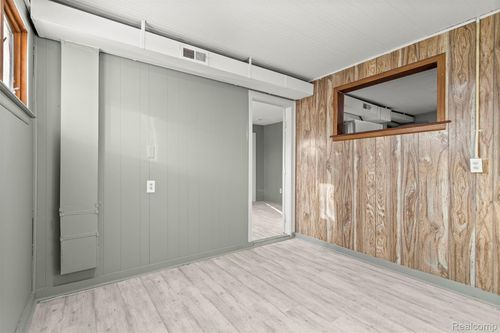 5903 N Silvery Ln, Dearborn Heights, MI, 48127-3126 | Card Image