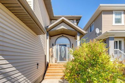 696 Luxstone Landing Sw, House detached with 4 bedrooms, 3 bathrooms and 4 parking in Airdrie AB | Image 2