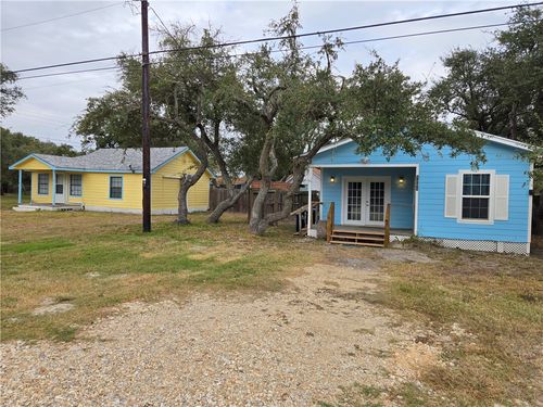 112 E Linden St, Rockport, TX, 78382-5236 | Card Image