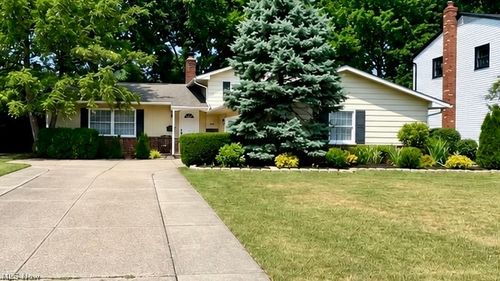 26888 Sweetbriar Dr, North Olmsted, OH, 44070-1862 | Card Image