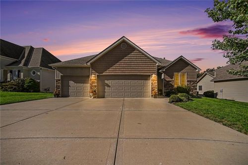 13130 Nw Hawthorne Dr, Platte City, MO, 64079-7901 | Card Image