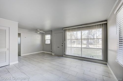 10631 Saratoga St, Oak Park, MI, 48237-3930 | Card Image