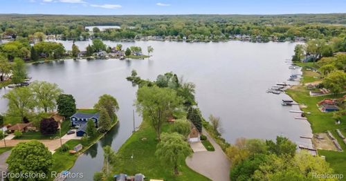 470 Aarons Way, Ortonville, MI, 48462-9046 | Card Image