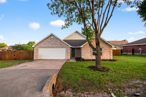 416 Griffin St, Lancaster, TX, 75146-2326 | Card Image