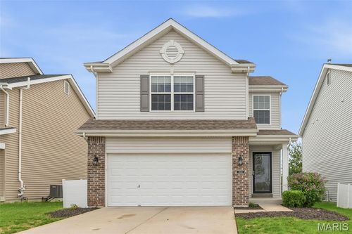 3424 Charlestowne Crossing Dr, Saint Charles, MO, 63301-4892 | Card Image