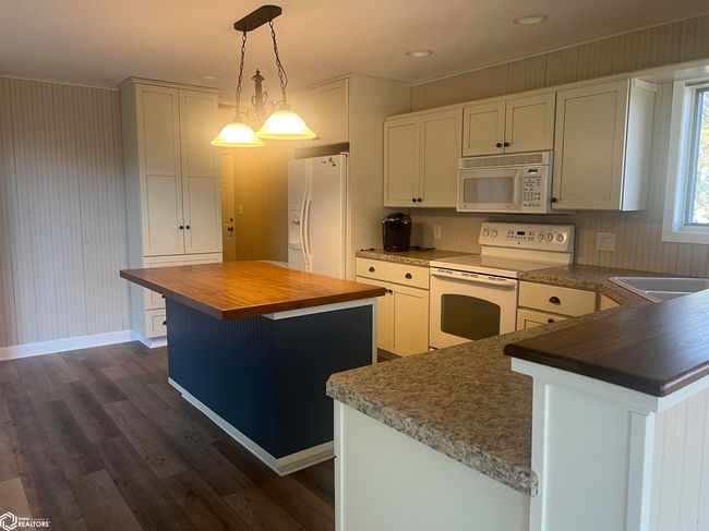 60 Country Club Dr, House other with 3 bedrooms, 2 bathrooms and null parking in Humboldt IA | Image 25