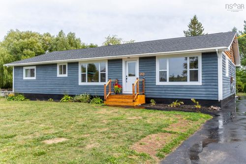 525 College Rd, Windsor, NS, B0N2T0 | Card Image