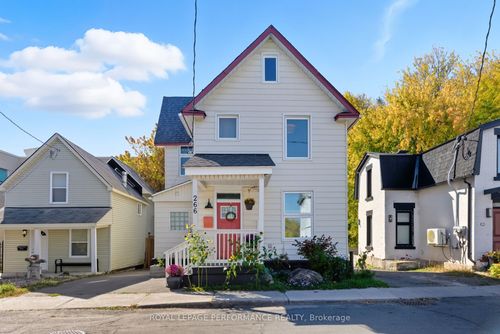 266 Bradley Ave, Vanier, ON, K1L7E9 | Card Image