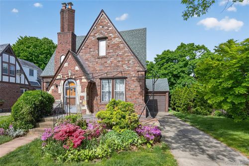 114 New Hyde Park Rd, Garden City, NY, 11530-3933 | Card Image