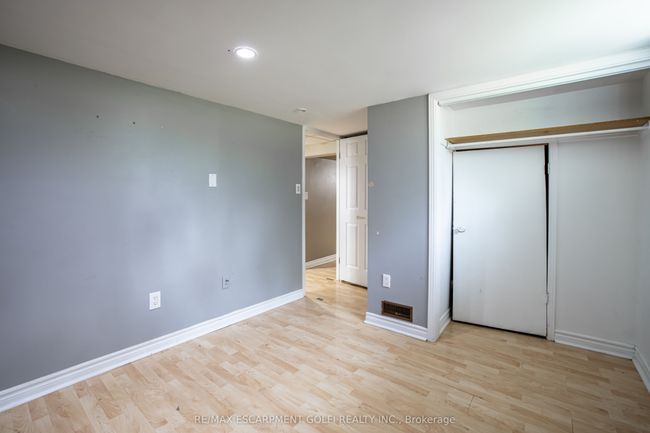 18 Grove Ave, House other with 6 bedrooms, 2 bathrooms and 4 parking in Saint Catharines ON | Image 27