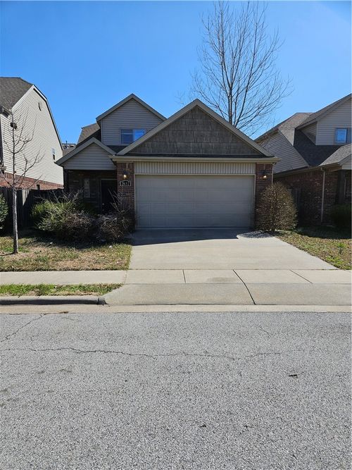 2652 N Valencia Ave, Fayetteville, AR, 72703-3363 | Card Image