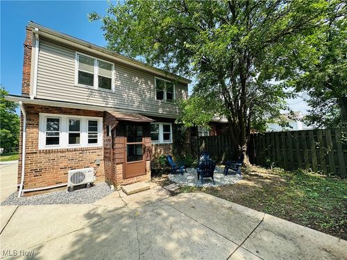 660 Johnson Ave, Bedford, OH, 44146-3726 | Card Image