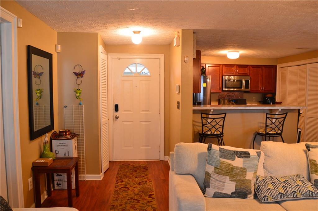Parkview Ct, Stone Mountain, GA 30083