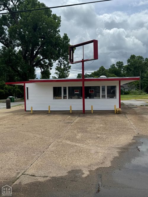 108 W 1st St, Marked Tree, AR, 72365-2108 | Card Image